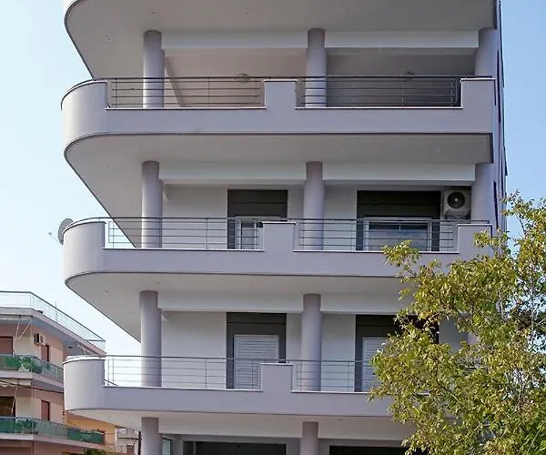 Royal Blu Apartment *